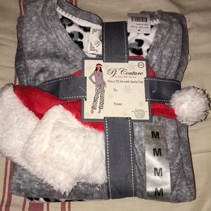 i’m selling a Pj set. Brand new.